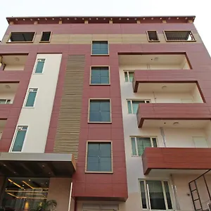 Capital O 4535 Uma Palace Varanasi